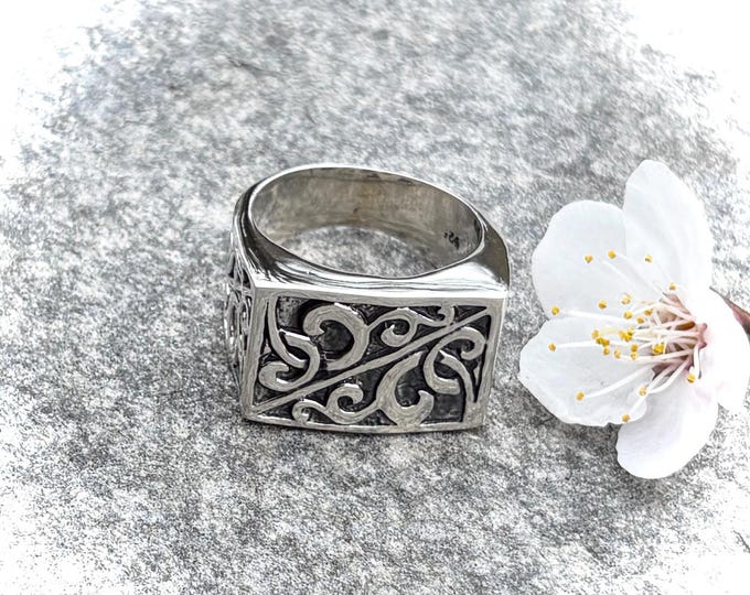 Scroll Pattern Ring in Sterling Silver