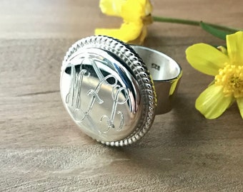 Sterling Silver Monogrammed Ring with Rope Edge