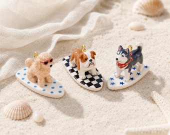 Kleine surfhond hanger aan een ketting, glanzende hars puppy hanger, strandtas hanger, cadeau, zomer