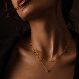 Collar delicado de oro en capas / Colgante de doble cadena, joyería minimalista para el día a día.