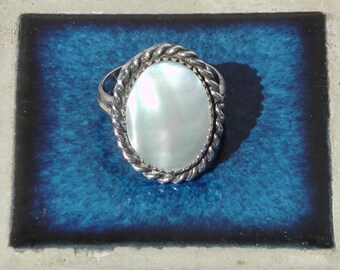 mid 1970's silver ring with unknown stone, perhaps mother of peral, size 9