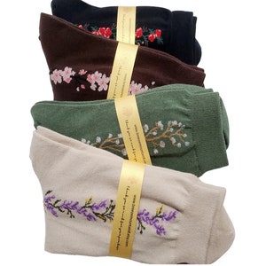 CUTE Floral Pattern Socks | Lightweight Crew Socks | Sneaker Socks | Floral Socks |Daisy Flower Women Socks| All-Season Socks| Novelty Socks
