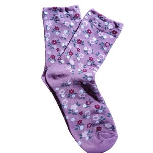 Floral Pattern Socks Lightweight Crew Socks Sneaker Socks Floral Socks Daisy Flower Women Socks All-Season Socks Gifts for her Pink