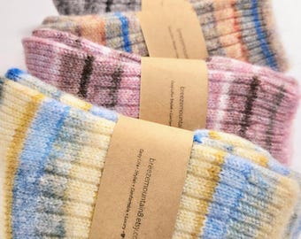 Gestreifte Socken aus MERINOWOLLE | Gemütliche gestrickte Wintersocken | Premium Lammwollsocken | Socken aus Wolle gestrickt| Hochwertige Wollsocken | Geschenke für Sie
