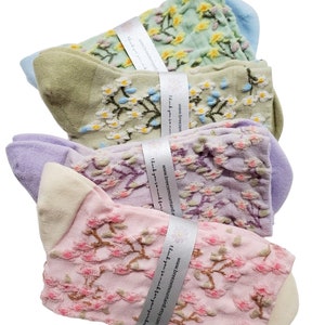 Floral Pattern Socks | Lightweight Crew Socks | Cute Pastel Color| Floral Socks | Daisy Flower Women Socks | All-Season Socks| Novelty Socks