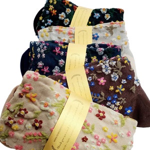 Floral Pattern Socks | Lightweight Crew Socks | Sneaker Socks | Floral Socks |Daisy Flower Women Socks | All-Season Socks| gift for her