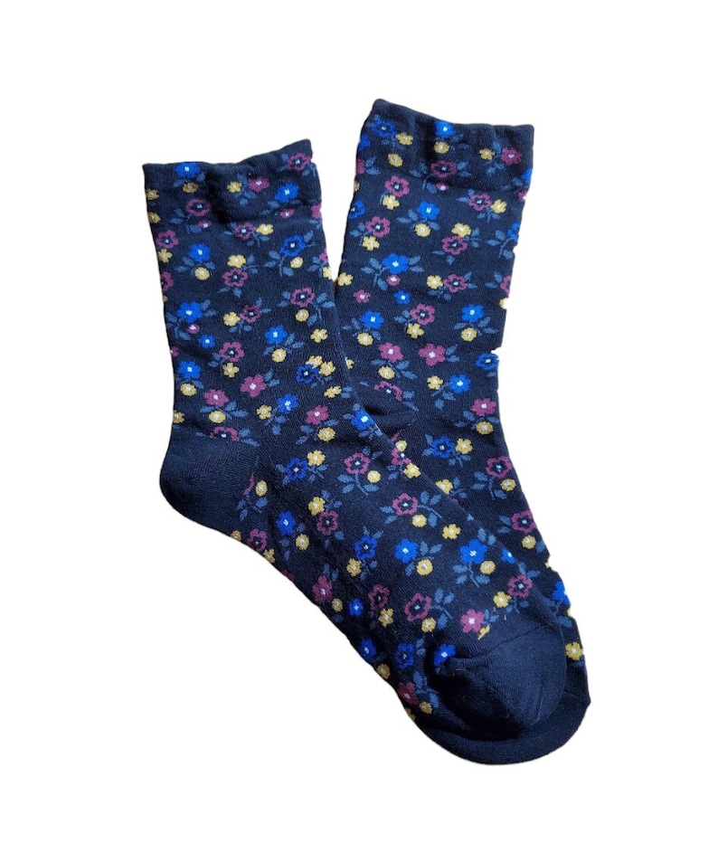 Floral Pattern Socks Lightweight Crew Socks Sneaker Socks Floral Socks Daisy Flower Women Socks All-Season Socks Gifts for her Black