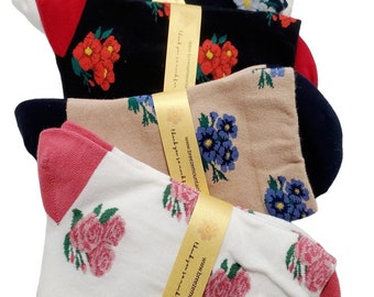 RETRO Floral Pattern Socks | Lightweight Crew Socks | Sneaker Socks | Cute Floral Socks |Daisy Flower Socks| All-Season Socks| Novelty Socks