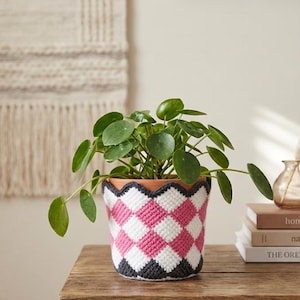 Checkerboard Crochet Plant Pot Cover, Pink White Grey Acrylic Yarn Cozy