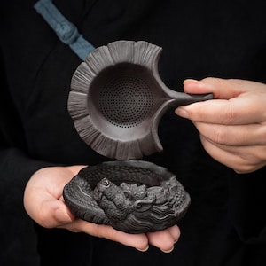 Dragon tesil och tepet, handgjort filter av svart lera, träkolsfinish