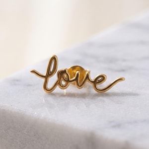 Orecchini Love Scritta Corsiva Dorati Oro 18K, Acciaio Inossidabile Waterproof, Orecchini Minimal Eleganti, Gioiello Romantico Regalo Donna
