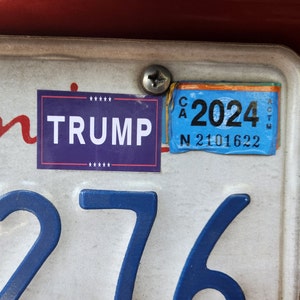 50 Make your License Plate Great Again! TRUMP2020 Plate.  Set of 50 Minni TRUMP Stickers.