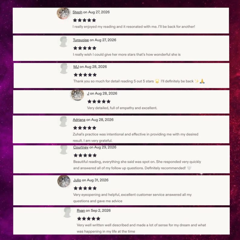 Pode incluir: Uma cole&ccedil;&atilde;o de oito avalia&ccedil;&otilde;es de clientes exibidas em caixas retangulares brancas sobre um fundo roxo escuro. Cada entrada inclui um nome de usu&aacute;rio, uma data, uma classifica&ccedil;&atilde;o de cinco estrelas e feedback escrito sobre um servi&ccedil;o de leitura.