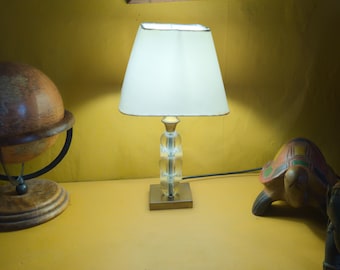 Lampe de Table Vintage Lucite Plexiglas et Laiton Fabrication Française P.L. Années 70 Moderniste Hollywood Regency style Art Déco