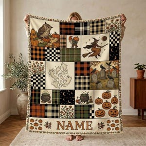 Gepersonaliseerde Halloween-sprei in quiltstijl met aanpasbare naam, spook- en pompoendeken.