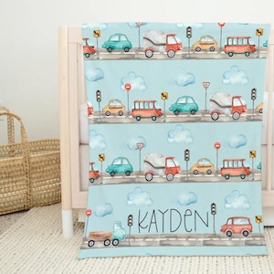 Couverture de transport personnalisée Minky pour bébé - Voitures et camions, nom personnalisé