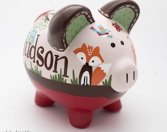 Skarbonka Woodland z personalizacją w kolorze czerwonym i brązowym z lisem, jeleniem, jeżem i sową