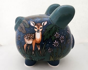 Personalizowana skarbonka w kształcie jelenia, ręcznie malowana dekoracja do pokoju dziecięcego w leśnym stylu
