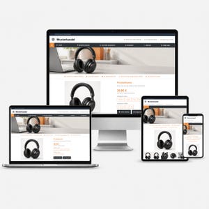 Könnte beinhalten: Ein Desktop-Monitor, ein Laptop, ein Tablet und ein Smartphone zeigen dieselbe E-Commerce-Website namens Musterhandel. Jeder Bildschirm zeigt eine Produktseite für schwarze Over-Ear-Kopfhörer mit weißem Hintergrund und orangen Akzenten.