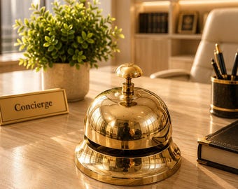 Skrivbordsklocka i massiv mässing med gravyr av gott nytt år | Receptionsklocka | Skrivbordsdekoration | Hotellklocka | Gåva