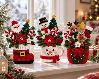 Schema per un trio di centrotavola natalizio all'uncinetto: stivale di Babbo Natale, tazza con pupazzo di neve, cestino con renna (PDF)