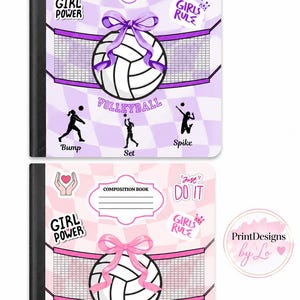 Könnte beinhalten: Zwei Notizhefte mit kariertem Hintergrund in Lila oder Pink. Jeder Einband zeigt einen Volleyball mit Schleife, ein Netz und Silhouetten von Spielern beim Baggern, Zuspielen und Schmettern. Text: "Girl Power", "Girls Rule" und "Just Do It".
