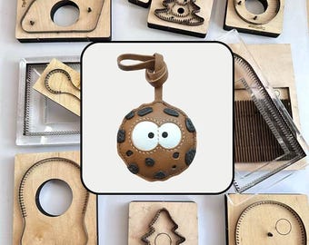 Leather Cutting Die, Cartoon Cookie AirTag Holder Mold, DIY Brown Pebble Leather Chocolate Chip Cookie Tracker Protector Keychain Template