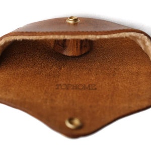 Custodia occhiali da sole in pelle Resistente Custodia hard shell Custodia anti-pressione per occhiali con chiusura a bottone a scatto per donna e uomo Stile pelle retrò