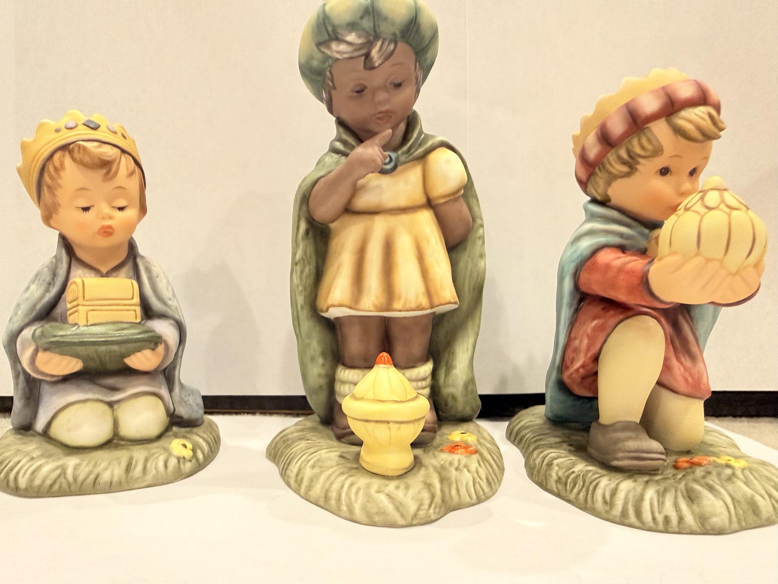 Studio Hummel Three Wise Men Nativity Set with Box & Certificates