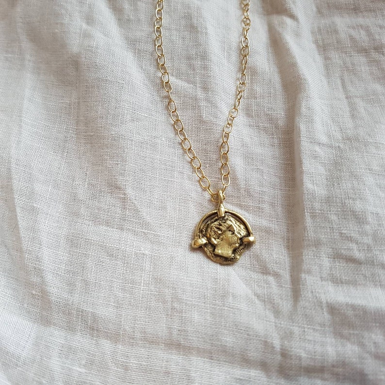 Vintage Queen Coin Medalion Choker Necklace On Ribbon Etsy