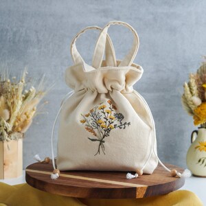 Damenhandtasche mit Griffen, gestickte Blumentasche, natürliche Baumwoll-Segeltuchtasche, handgemachte kleine gefütterte Tasche, Geschenk für die Braut, Brautjungferntasche