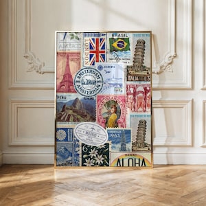 Könnte beinhalten: Ein rechteckiger Wandkunstdruck mit einer Collage aus Briefmarken im Vintage-Stil aus verschiedenen Ländern wie Brasilien, Peru, Italien und Spanien. Das Design zeigt ikonische Wahrzeichen wie den Eiffelturm, den Schiefen Turm von Pisa und Machu Picchu sowie Textaufdrucke wie Amsterdam, London und Madrid.