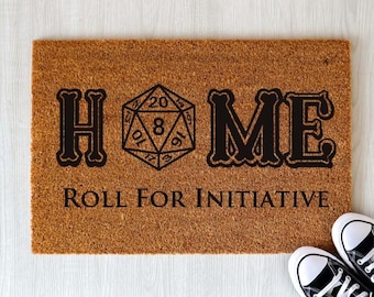 Dungeons DD2 Fußmatte – Roll For Initiative – Lustige Türmatte für Haustür – Willkommen Doormat – Geschenk für Rollenspieler & Fantasy-Fans