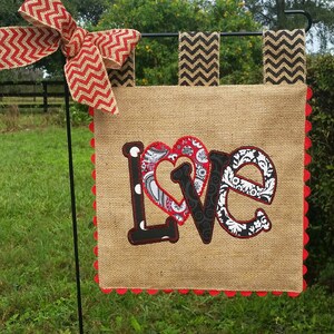 Drapeau de jardin de Burlap Amour de Valentines Applique de broderie faite sur commande image 2