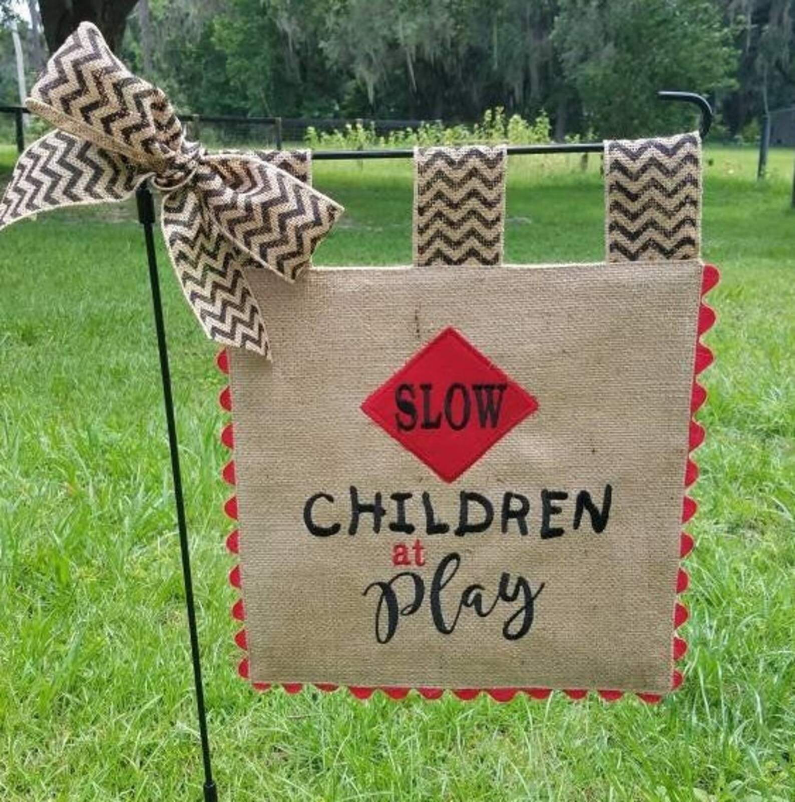 Bandera de jardín burlada bordada Niños lentos en el juego | Etsy