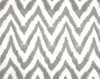 Grey Pillow Cover. Gray Pillow Cover-Gray zigzag Pillow-Gray and White Chevron Pillow.1.16",17",18",20" 24" 26", Lumbar Pillow or Euro Sham