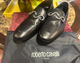 Roberto Cavalli Mokassins aus schwarzem Leder, Größe 45