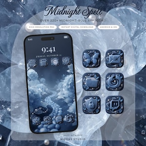 Könnte beinhalten: Ein digitales Set mit über 220 mitternachtsblauen App-Symbolen namens Midnight Spell, das ein Smartphone-Display mit einem Blumenpfad-Hintergrundbild und verschiedenen thematischen Symbolen wie Schmetterling, Umschlag und Schild zeigt.