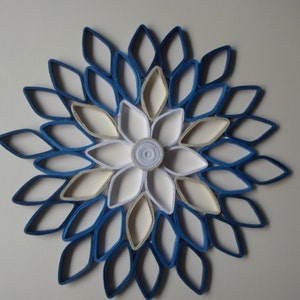 Marine Wohnkultur Papierdahlie Wandbehang Weiße marineblaue Papierwandkunst