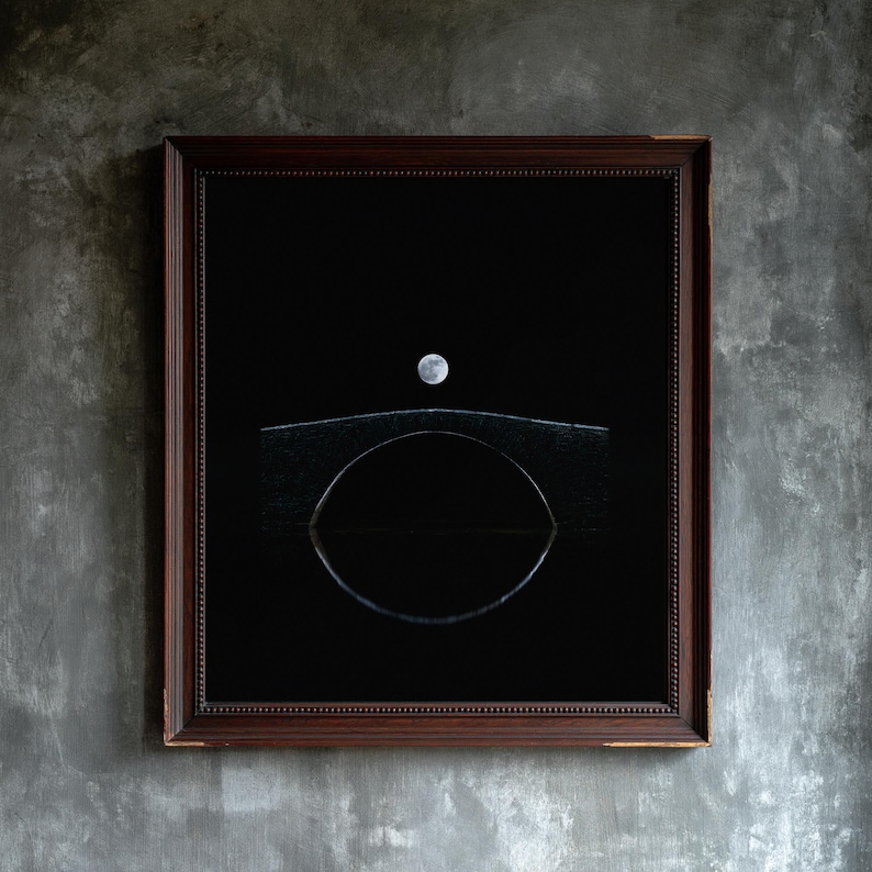 Lámina con la luna sobre el puente Packhorse, cielo nocturno melancólico, arte celestial estilo cottagecore oscuro (descarga digital) imagen 3