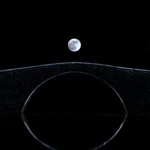Lámina con la luna sobre el puente Packhorse, cielo nocturno melancólico, arte celestial estilo cottagecore oscuro (descarga digital) imagen 12