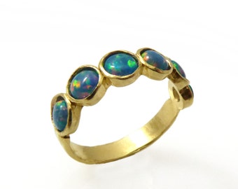 Anillo de oro. Anillo de oro con ópalo. Anillo ópalo. Joyas de oro. Delicado anillo de oro. Anillo delicado de oro. Anillo de oro con ópalo. (gfr9531-256)