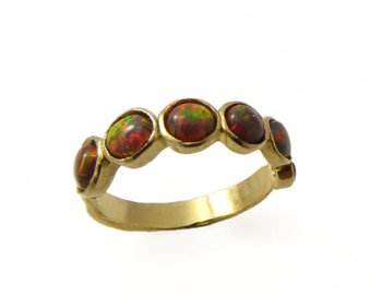 Anillo de oro. Anillo de oro con ópalo. Anillo ópalo. Joyas de oro. Delicado anillo de oro. ópalo de fuego. Anillo de oro con ópalo. (gfr9531-256)