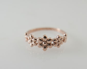 Rose Gold ring. floral gold ring. dainty gold ring, trendy jewelry, gold jewelry, floral ring, gift for her, birthday gift. bridesmaid gift