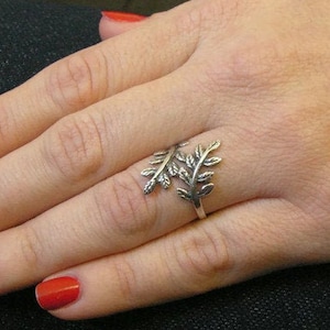 Leaf ring. Silver leaf ring. Sterling silver ring. Dainty sterling silver ring. Silver jewelry, Greek ring, gift for her, birthday gift,