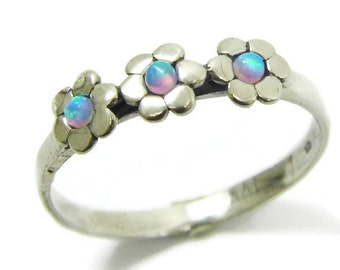 opal ring. Opal flower sterling silver ring . birthday gift. gift  for her, gift ideas, every day rings, opal jewelry . opar silver ring.