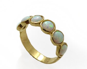 Anillo de oro. Anillo de oro con ópalo blanco. Anillo de ópalo blanco. Joyas de oro. Delicado anillo de oro. Anillo delicado de oro. Anillo de oro con ópalo. (gfr9531-256)