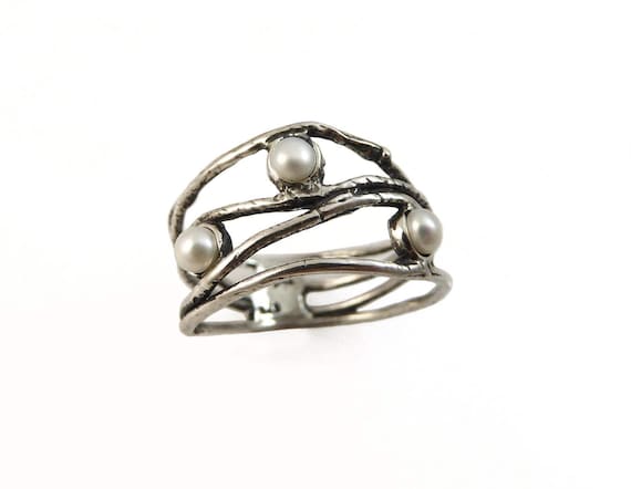 Pearl  ring. Sterling silver Pearl  ring. Wave ring. Pearl  jewelry. Silver ring. Wide silver ring. Pearl  silver ring. Wide ring..