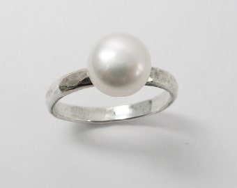 pearl sterling silver ring Anniversary gift for her, birthday gift ideas, romantic gifts. Pearl jewelry. Vintage pearl ring. Large pearl