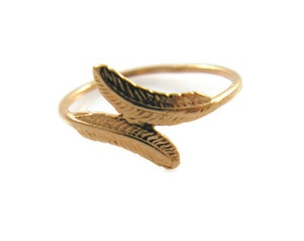 Gold ring. feather gold band. trendy feather gold ring, trendy jewelry, gold jewelry, dainty ring, gift for her. (2086)